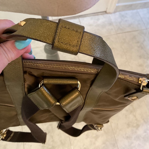 Henry Bendel Taupe 3Way Backpack/Shoulder/Top Handle w/Locket & Purple Interior - Picture 6 of 9